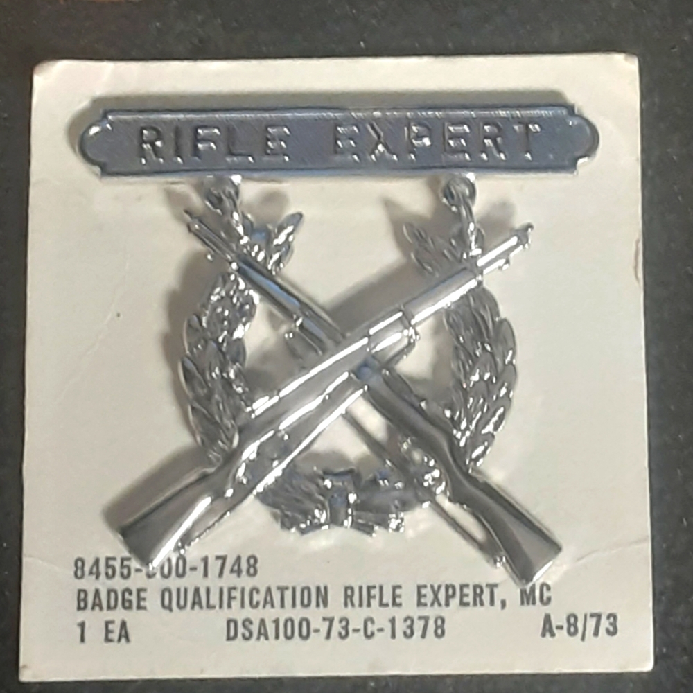 Military " Rifle expert " uniform pin